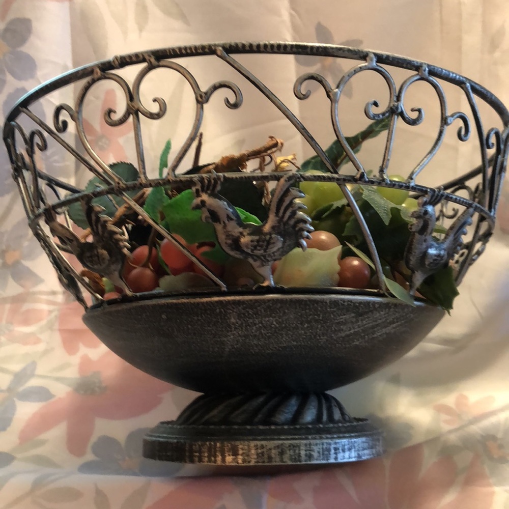 Vintage Boho Rooster Black/Silver Metal Fruit/Egg/Vegetable Bowl/Basket 7”x12”